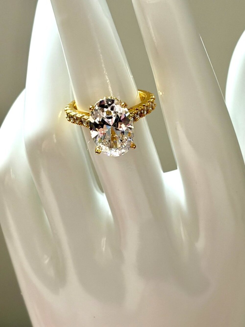 18K Gold Plated Oval Cut Statement Ring – Size 7 – Stainless Steel